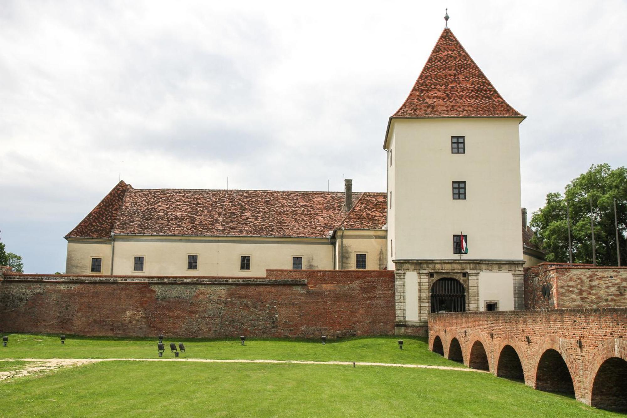Berill Suites Sárvár Exterior foto